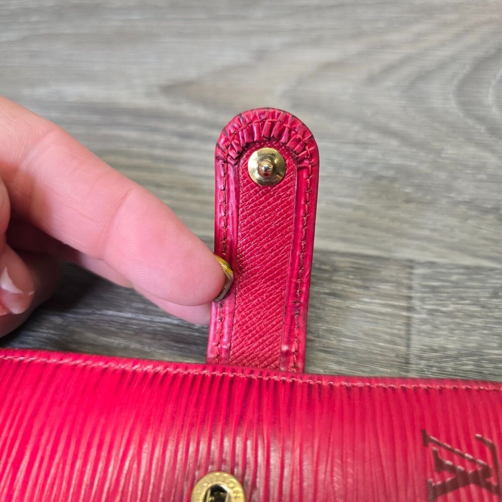 Louis Vuitton Red Leather‎ Epi Leather Bi Fold Wallet Womens - Picture 8 of 16